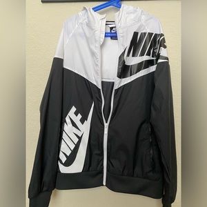 Big kids Nike Sportswear
Windrunner
